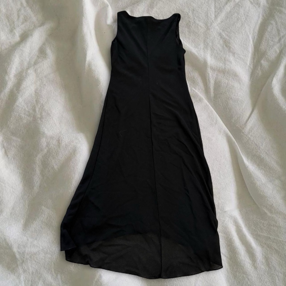 Elegant Black Sleeveless Dress - Picture 4 of 5